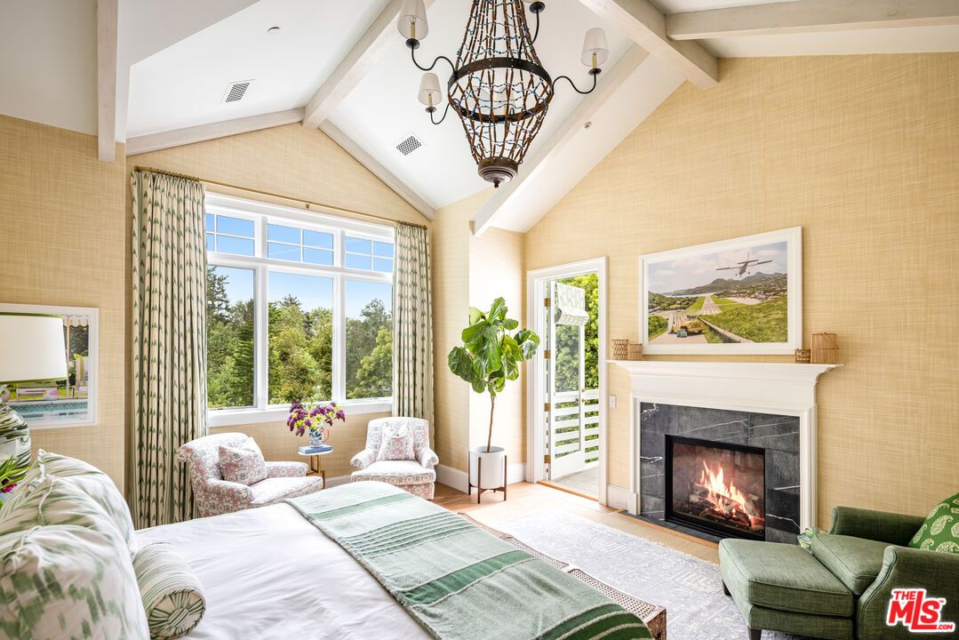 Bedroom, Chandelier, Fireplace, Interior, Pendant Lights