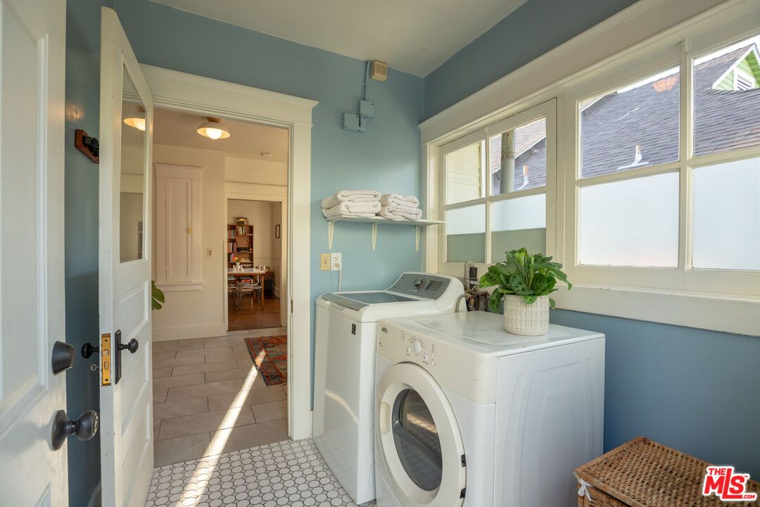 Interior, Washer