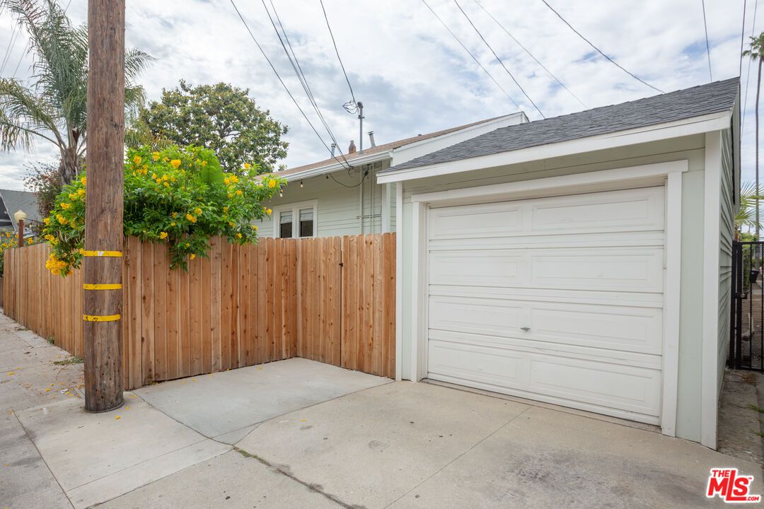 Detached Garage, Exterior