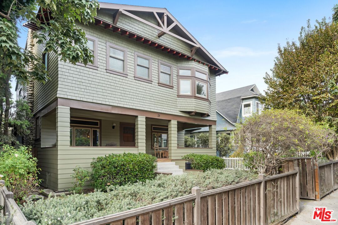 Exterior, Facade, Queen Anne Victorian