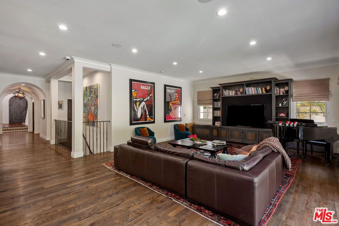 Interior, Living room, Piano, Recessed Lighting, Wood Texture Flooring