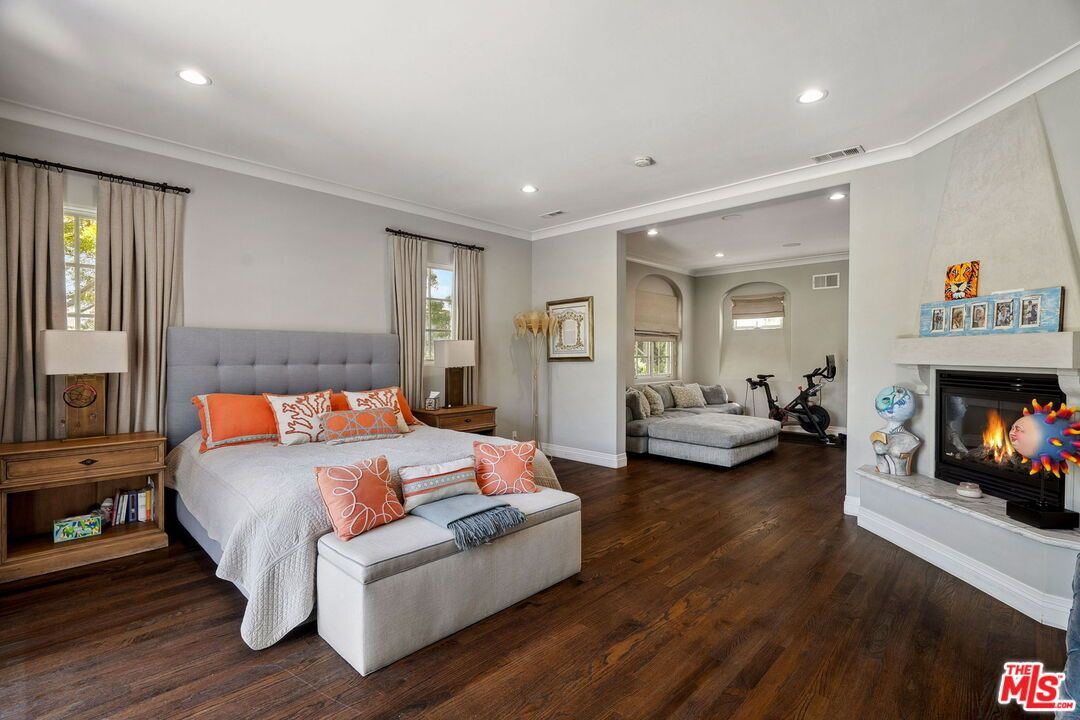 Bedroom, Fireplace, Interior, Recessed Lighting, Wood Texture Flooring