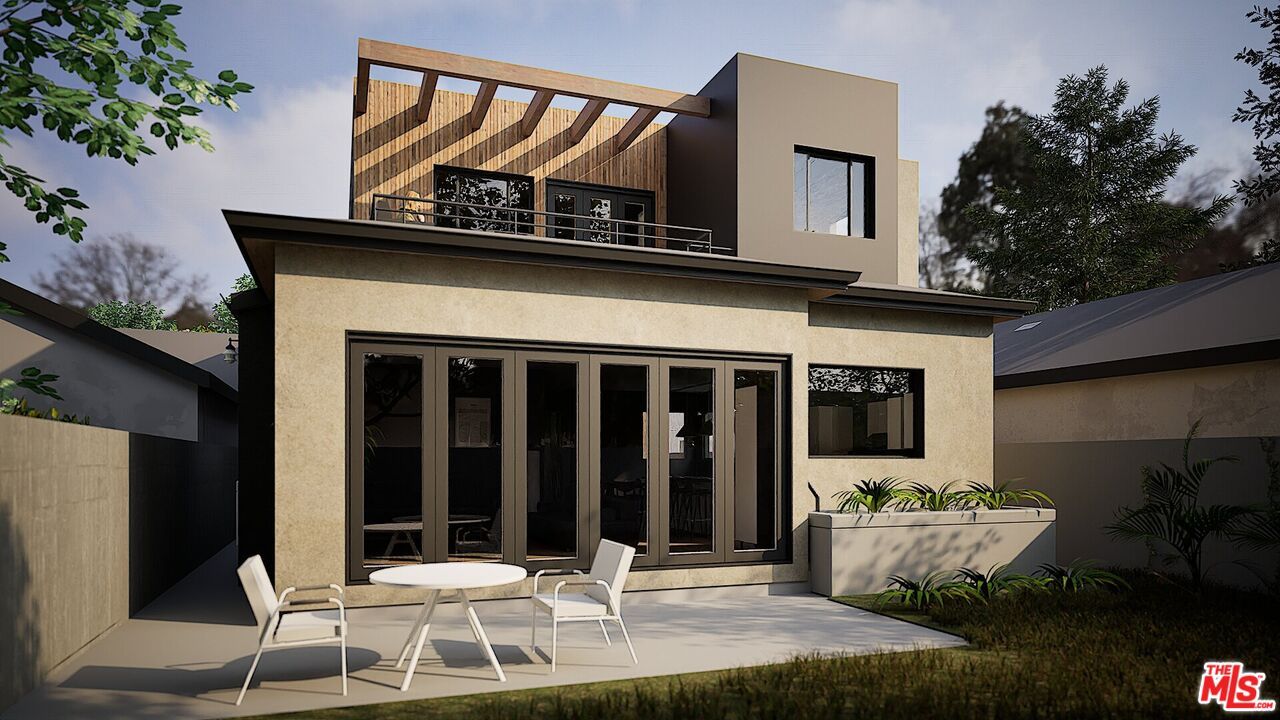 Exterior, Facade, Modern