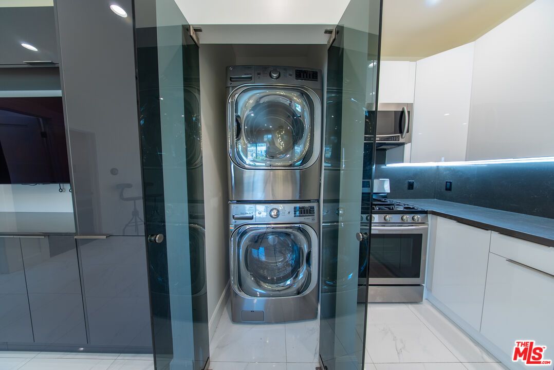 Interior, Kitchen, Marble, Recessed Lighting, Washer