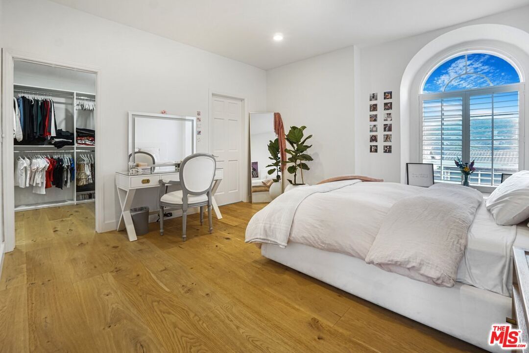 Bedroom, Home Office, Interior, Recessed Lighting, Water, Wood Texture Flooring