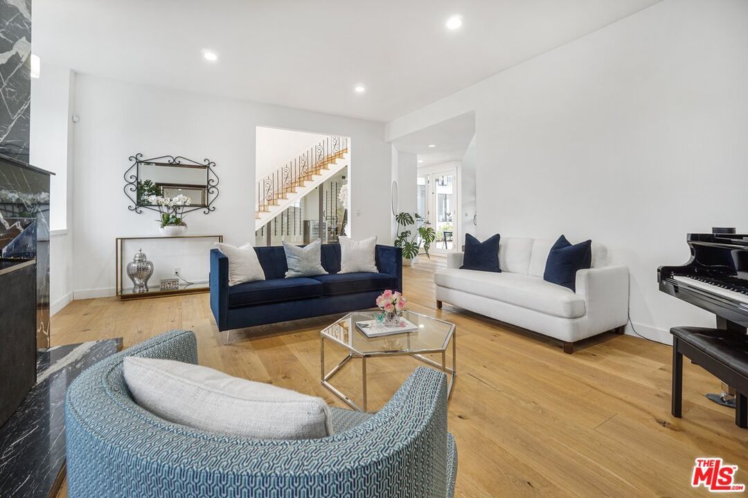 Interior, Living room, Piano, Recessed Lighting, Wood Texture Flooring