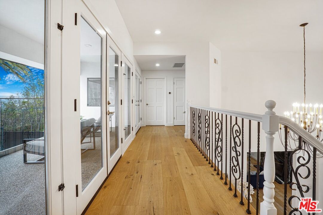 Interior, Pendant Lights, Recessed Lighting, Wood Texture Flooring