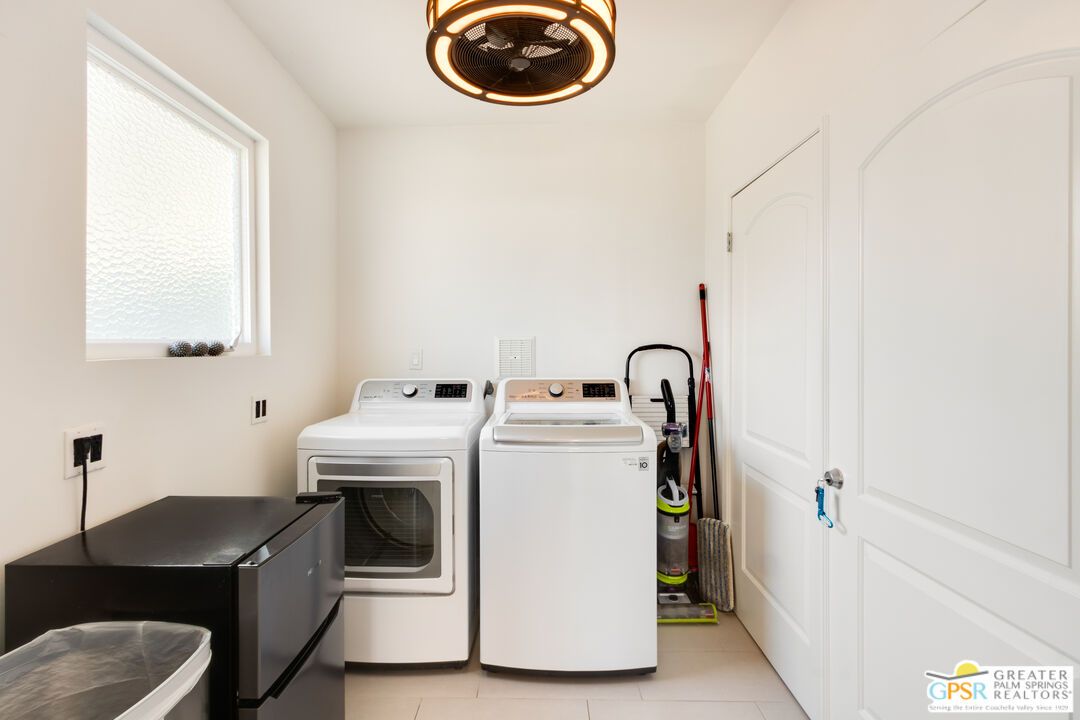 Interior, Washer