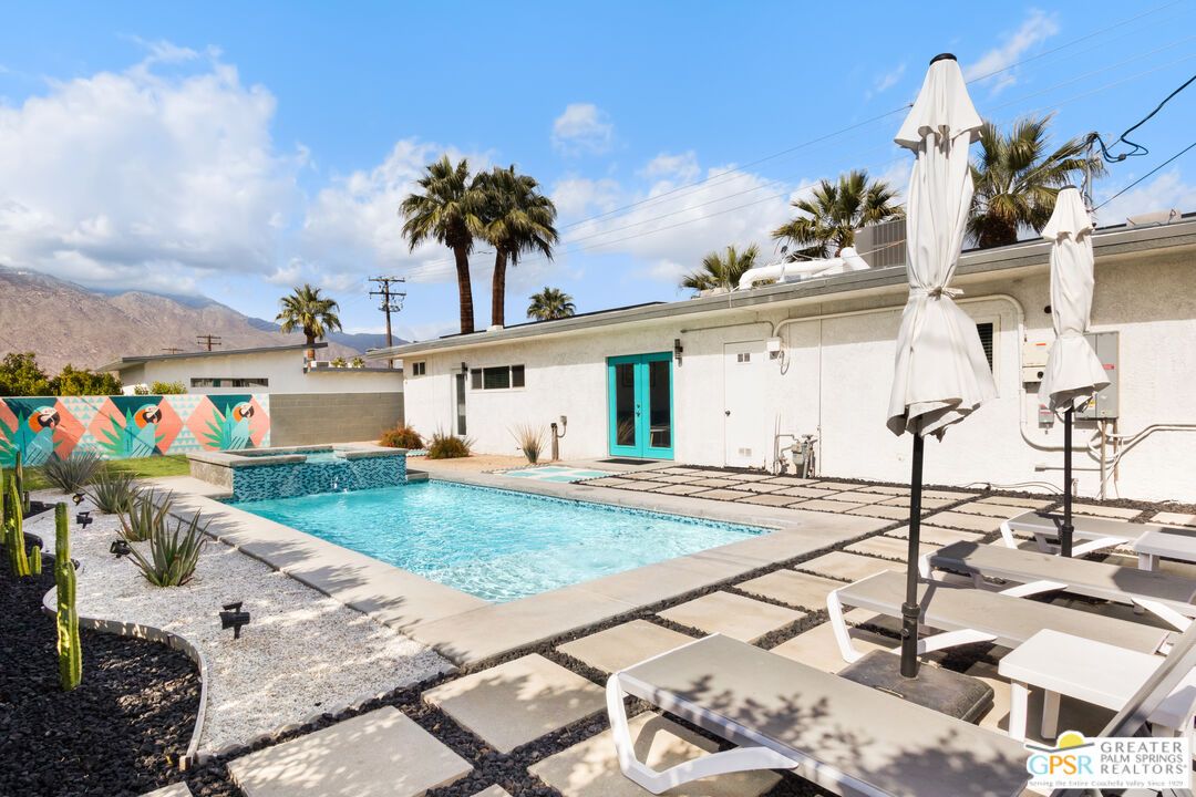 Exterior, Pool
