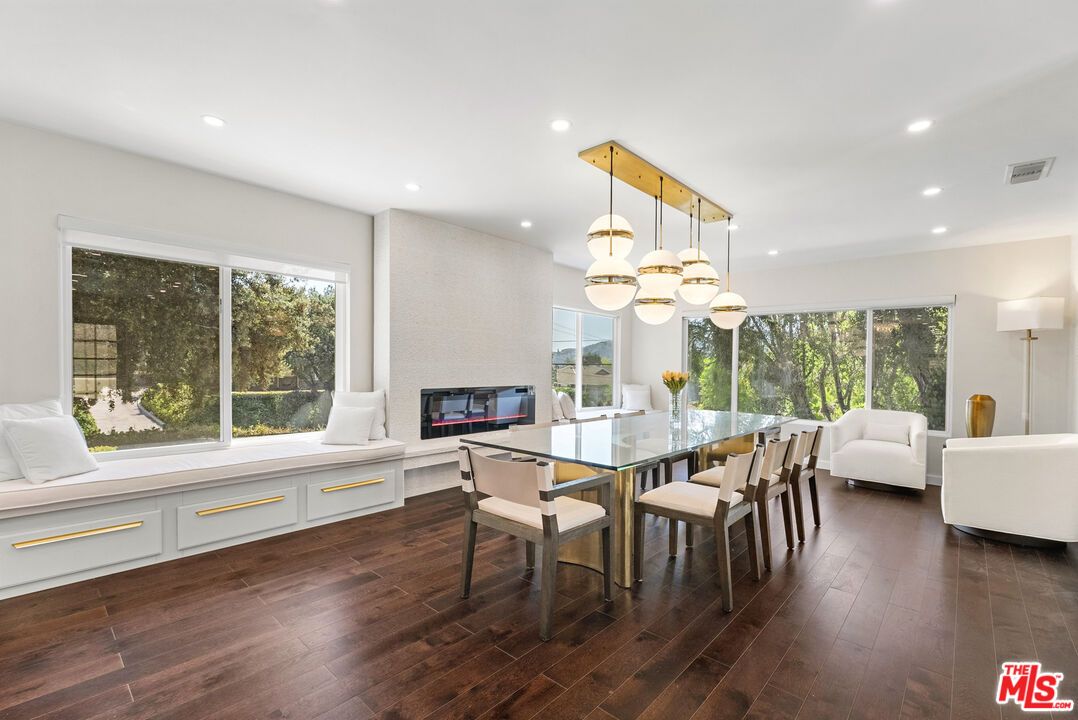 Dining room, Fireplace, Interior, Pendant Lights, Recessed Lighting, Wood Texture Flooring