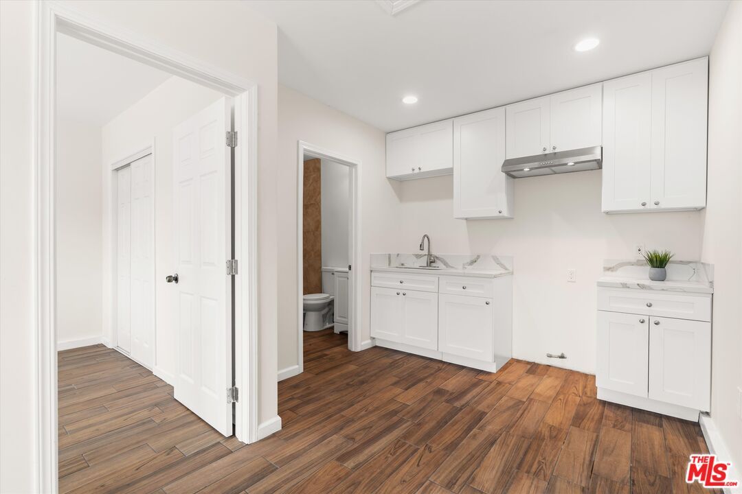 Bathroom, Interior, Recessed Lighting, Wood Texture Flooring
