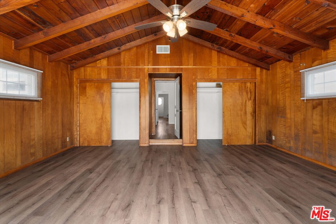 Empty room, Interior, Wooden Beams, Wooden Ceilings, Wood Texture Flooring, Wooden Walls