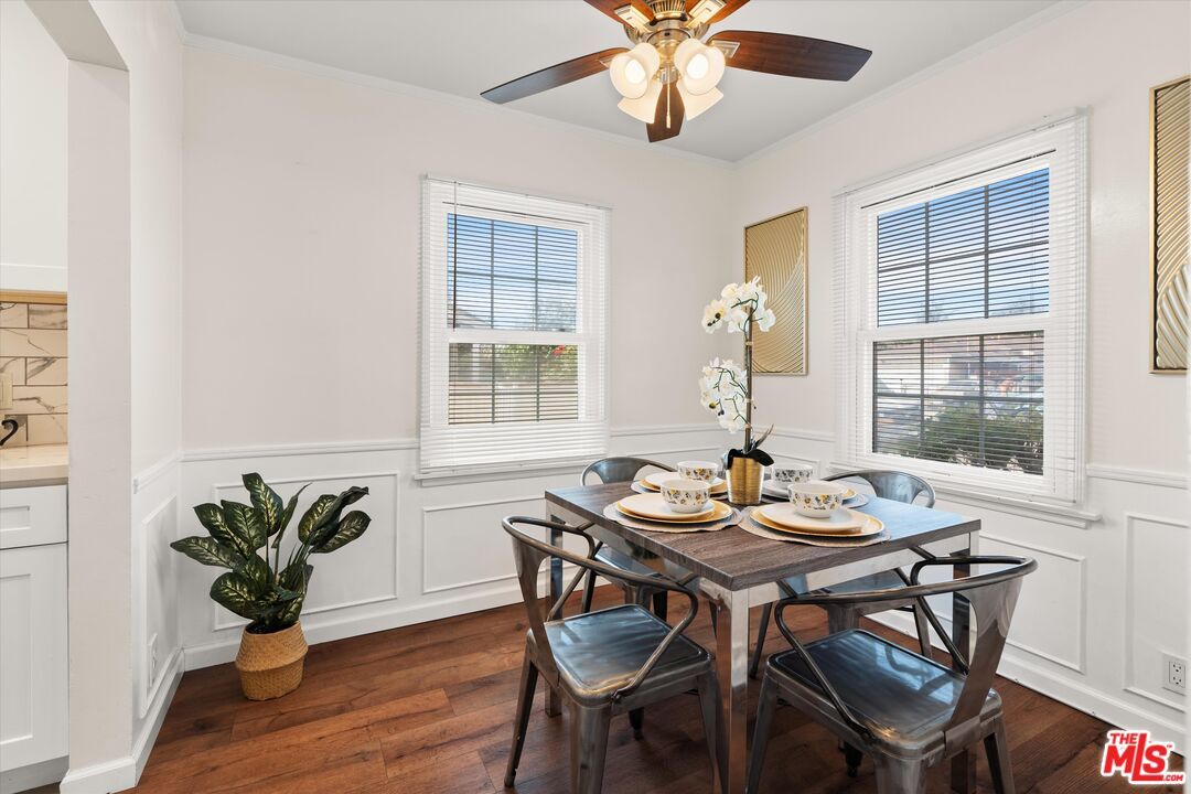 Dining room, Interior, Wood Texture Flooring