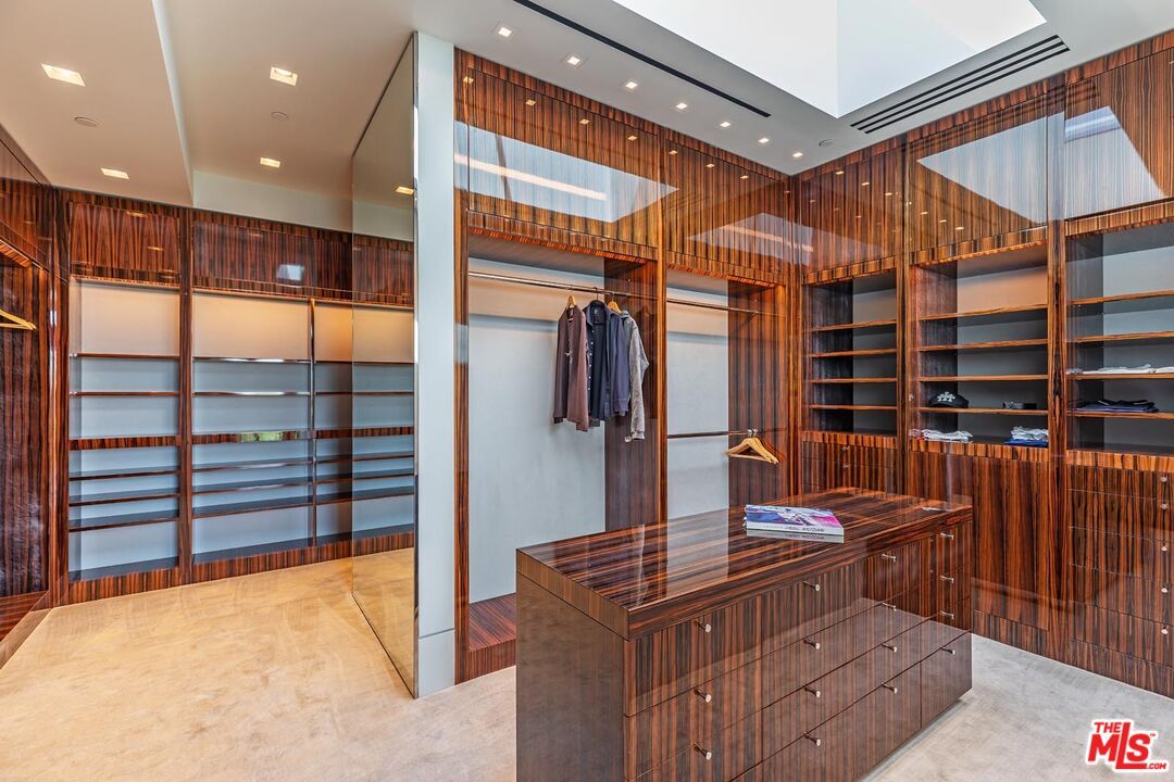 Interior, Recessed Lighting, Walk-in Closets