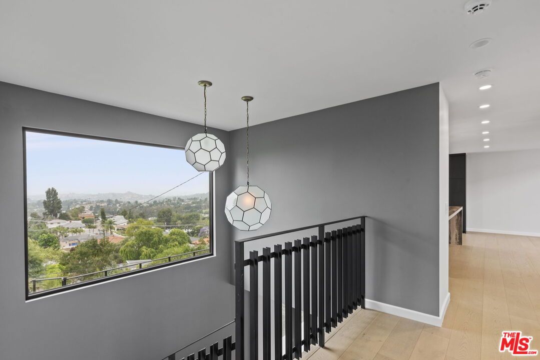 Interior, Pendant Lights, Recessed Lighting, Wood Texture Flooring