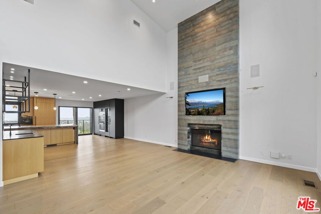 Fireplace, Interior, Kitchen, Pendant Lights, Recessed Lighting, Wood Texture Flooring