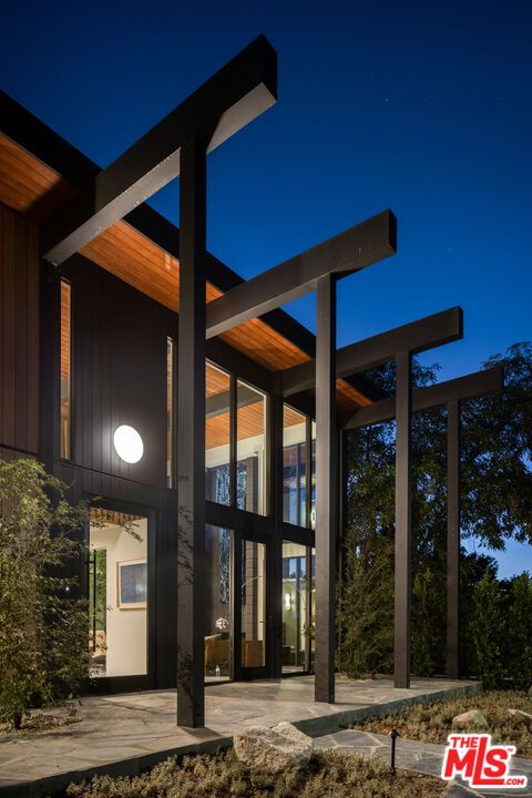 Backyard, Exterior, Facade, Modern