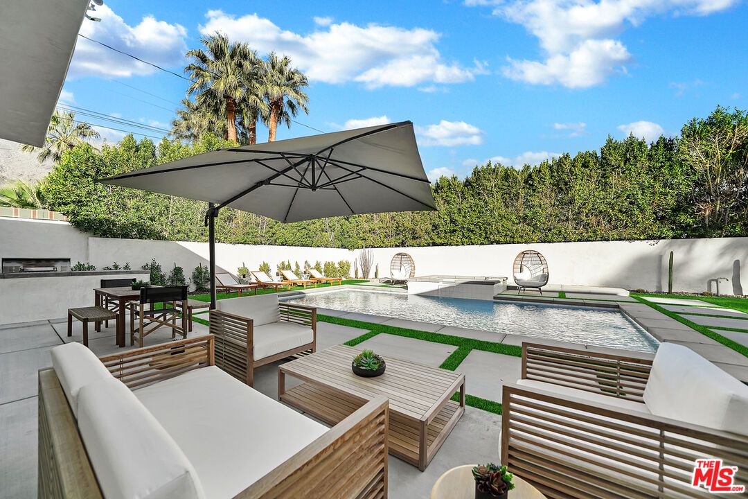 Exterior, Pool