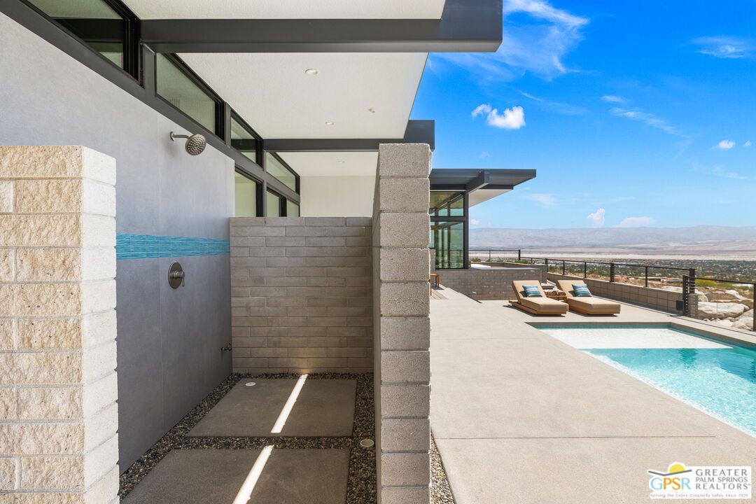 Exterior, Pool, Water
