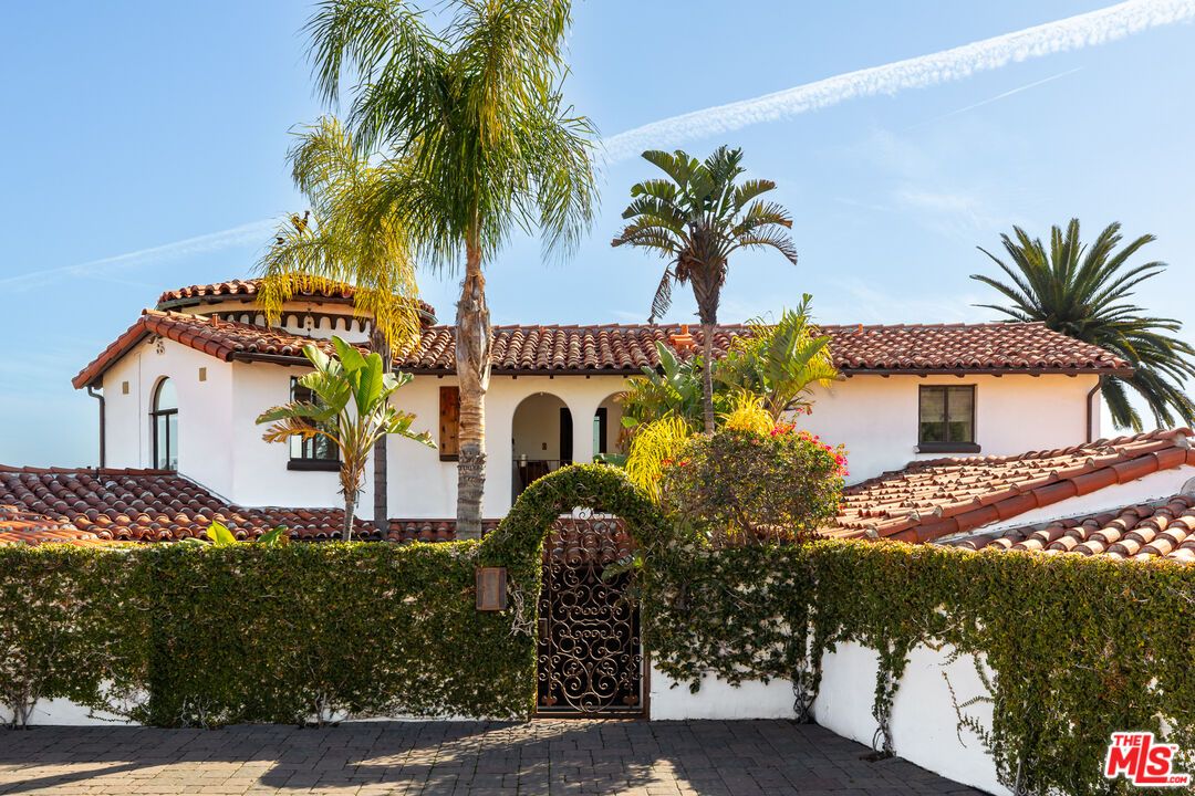 Exterior, Facade, Spanish Mediterranean