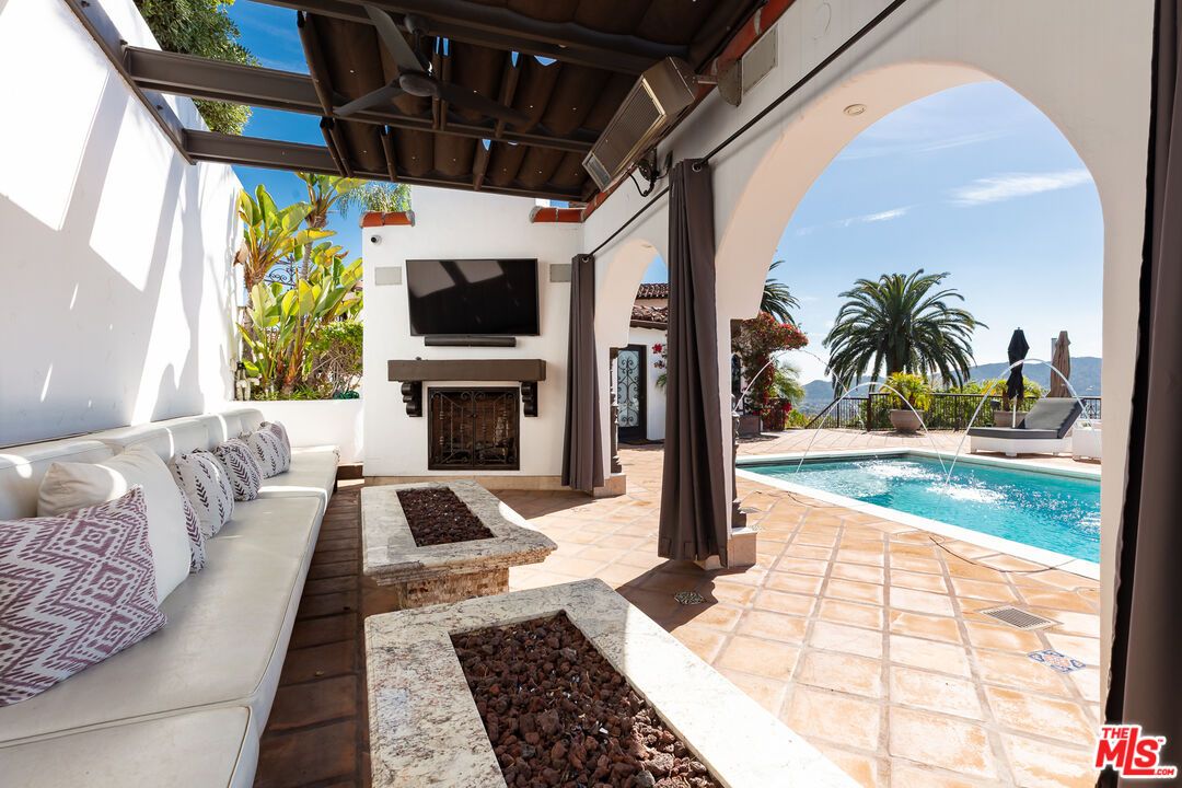 Exterior, Fireplace, Pool, Water