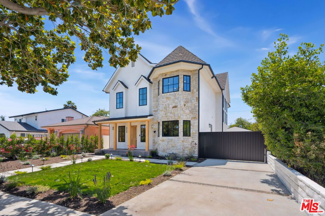 Backyard, Exterior, Facade, French Provincial