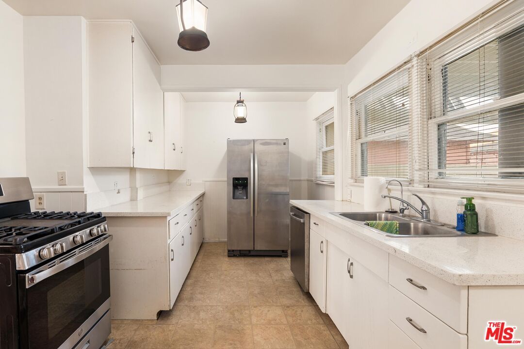 Interior, Kitchen, Pendant Lights, Stainless Steel Appliances