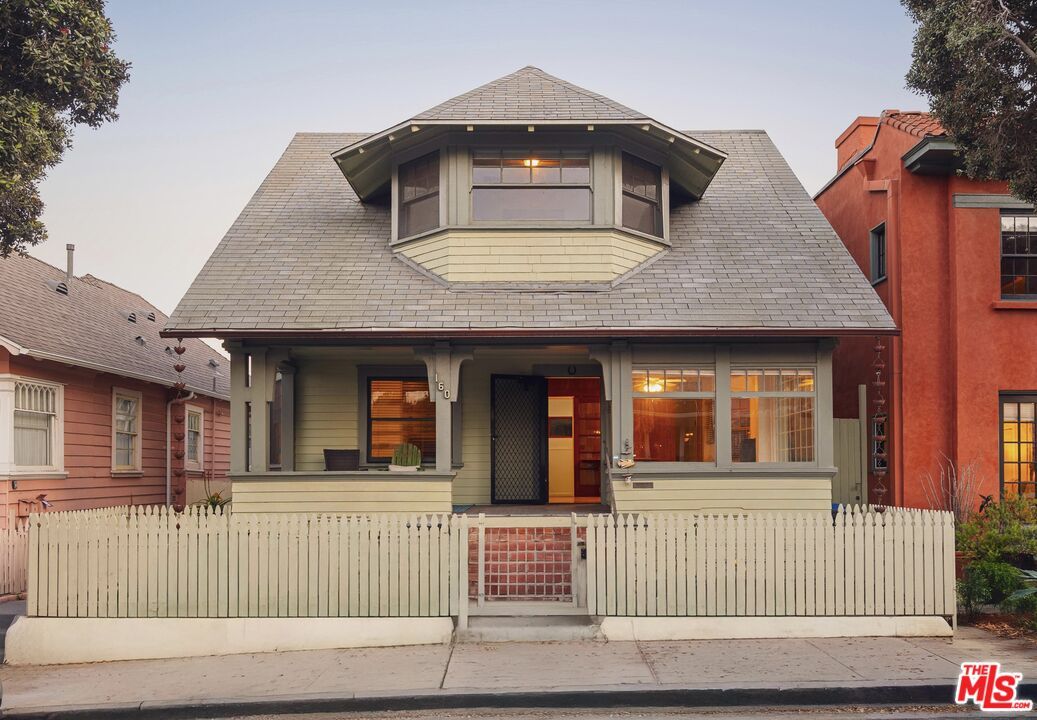 Exterior, Facade, Queen Anne Victorian