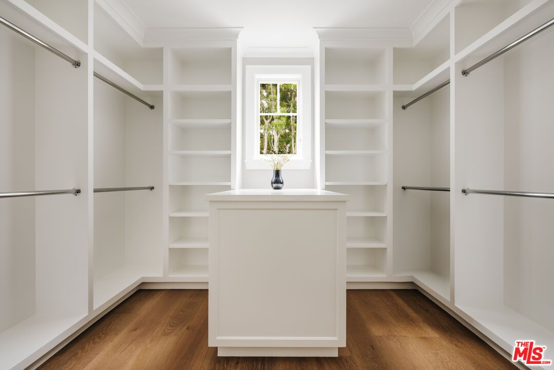 Interior, Walk-in Closets, Wood Texture Flooring