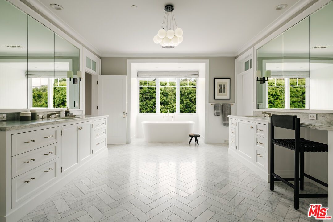 Bathroom, Free Standing Baths, Interior, Pendant Lights, Recessed Lighting