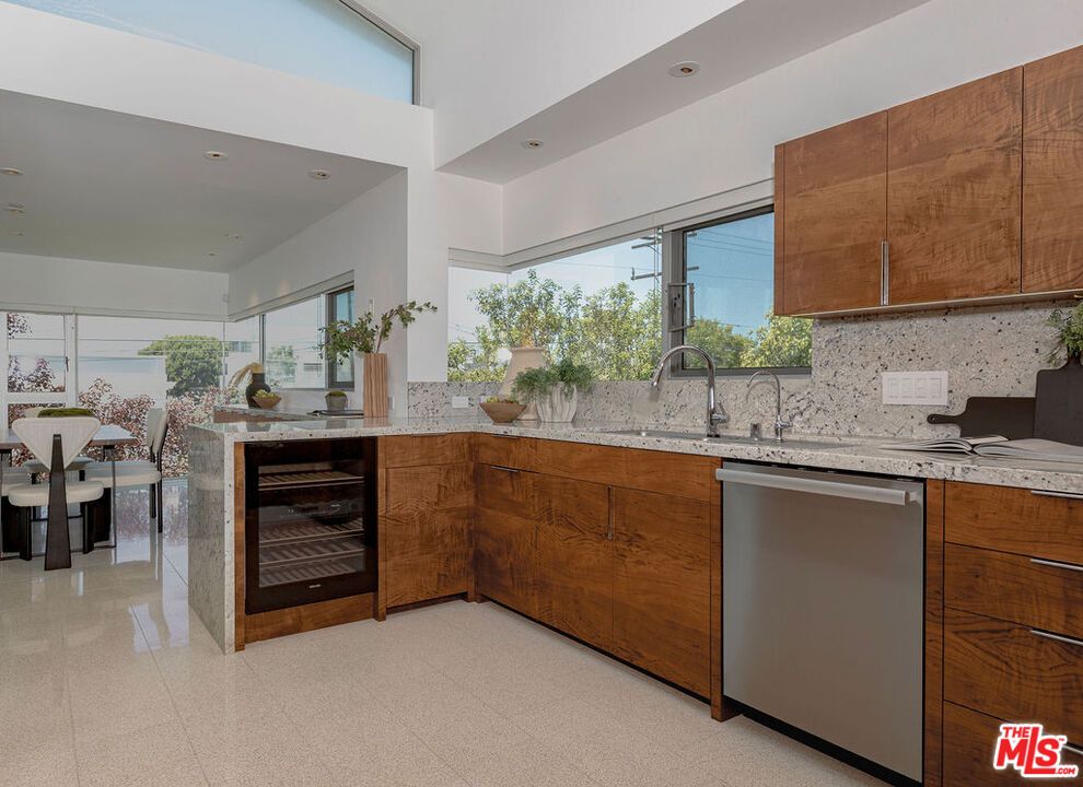 Dining room, Interior, Kitchen, Recessed Lighting, Stainless Steel Appliances