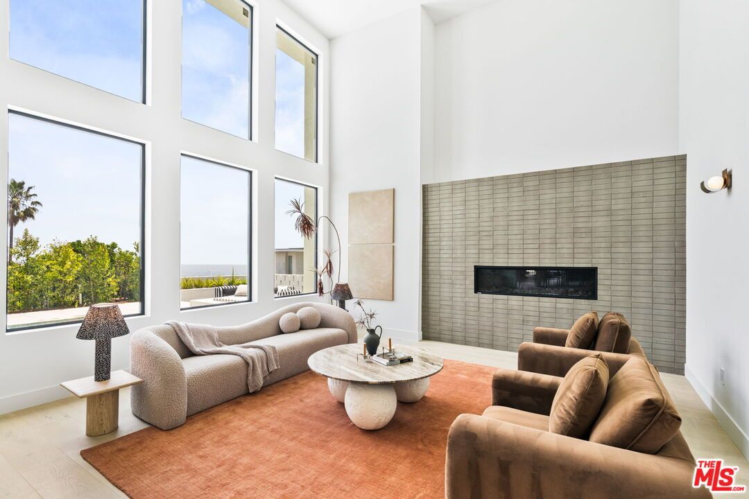 Fireplace, Interior, Living room, Water