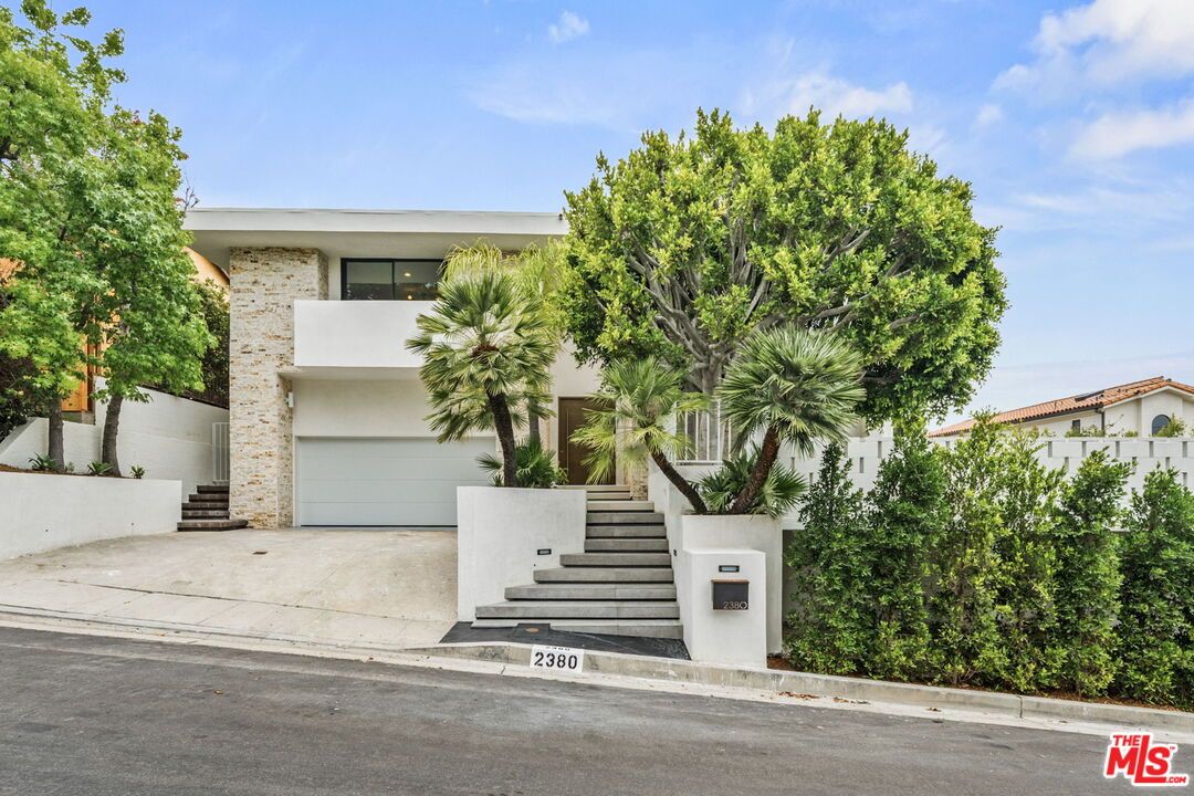 Attached, Exterior, Facade, Modern