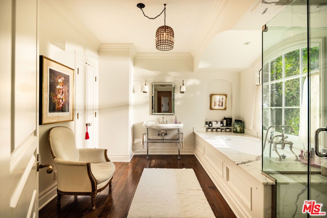 Bathroom, Interior, Pendant Lights, Wood Texture Flooring