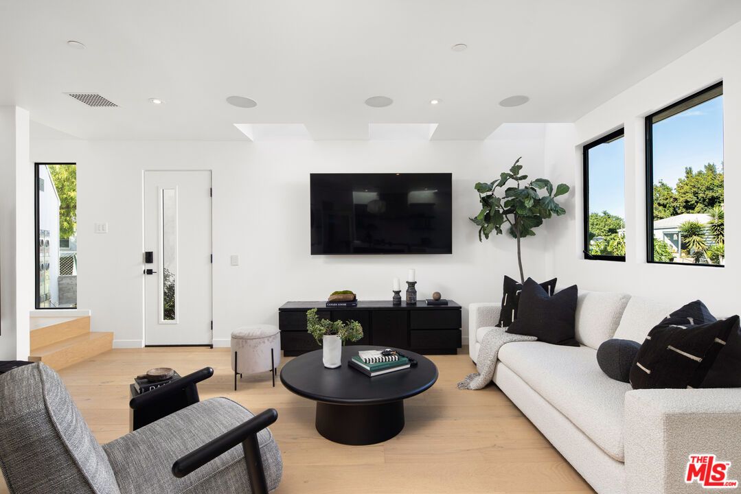Interior, Living room, Recessed Lighting, Wood Texture Flooring
