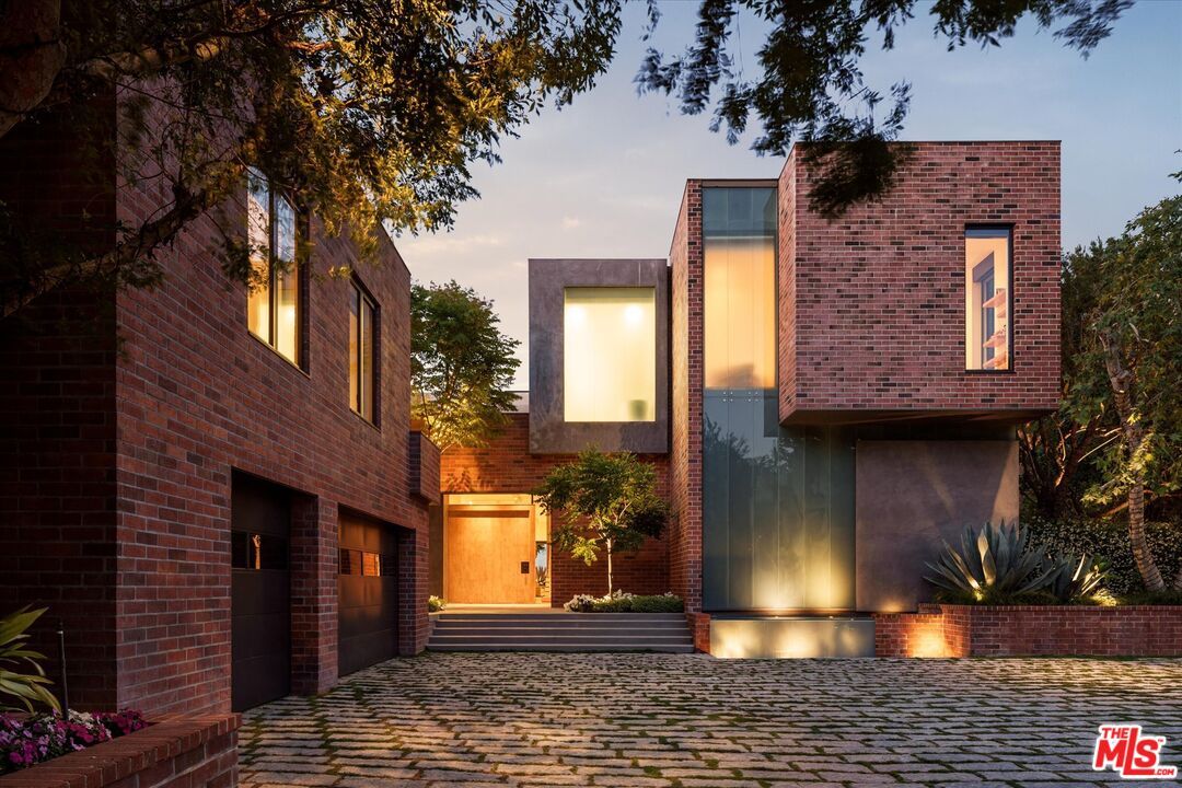 Attached, Exterior, Facade, Brick Facade, Modern
