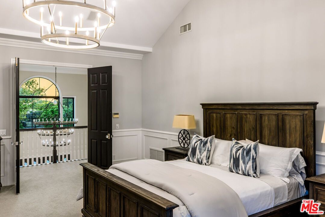 Bedroom, Chandelier, Interior, Pendant Lights