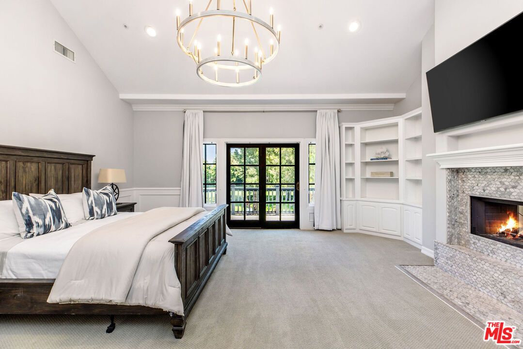 Bedroom, Fireplace, Interior, Pendant Lights, Recessed Lighting