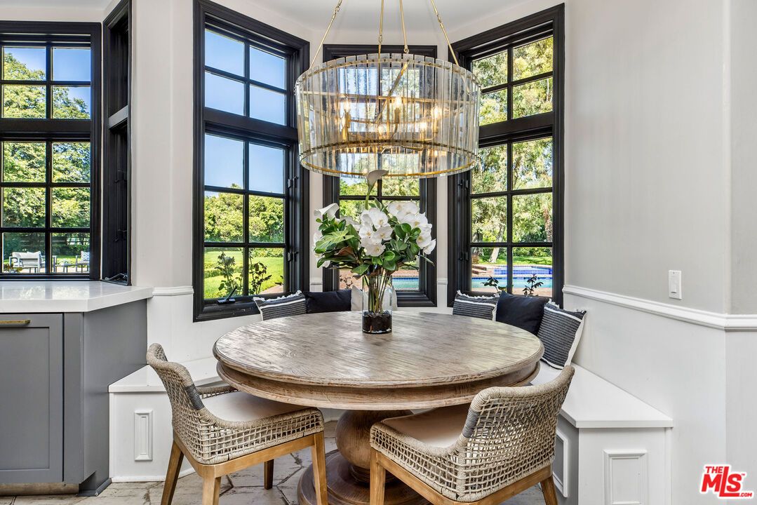 Chandelier, Dining room, Interior