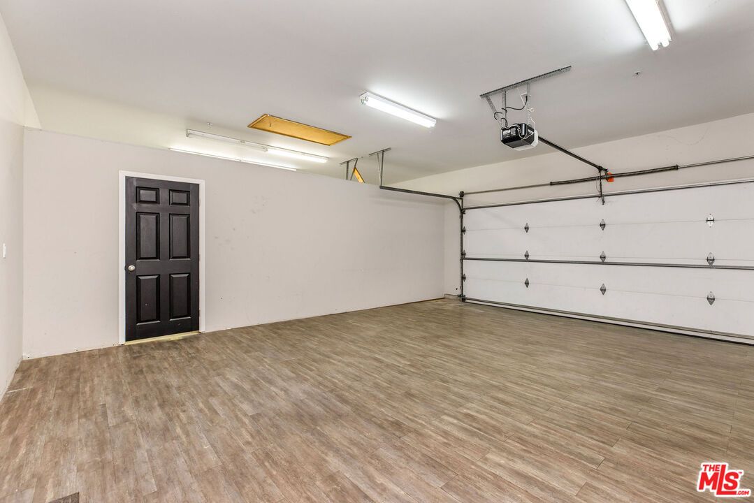 Garage, Interior, Wood Texture Flooring