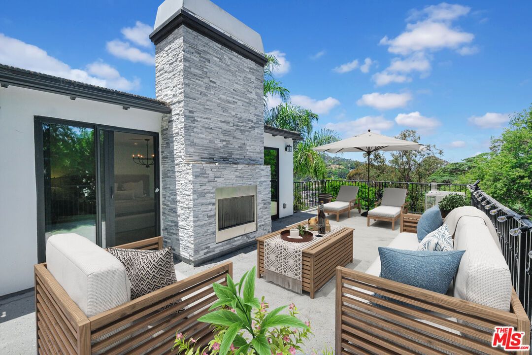 Exterior, Fireplace