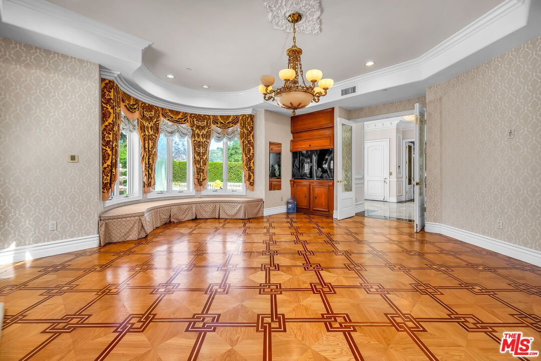 Chandelier, Interior, Recessed Lighting, Wood Texture Flooring