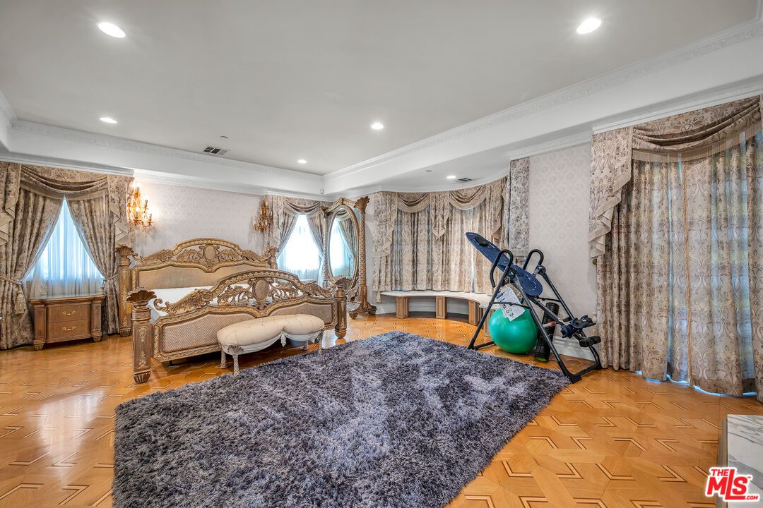 Bedroom, Fitness Equipment, Interior, Recessed Lighting, Wood Texture Flooring
