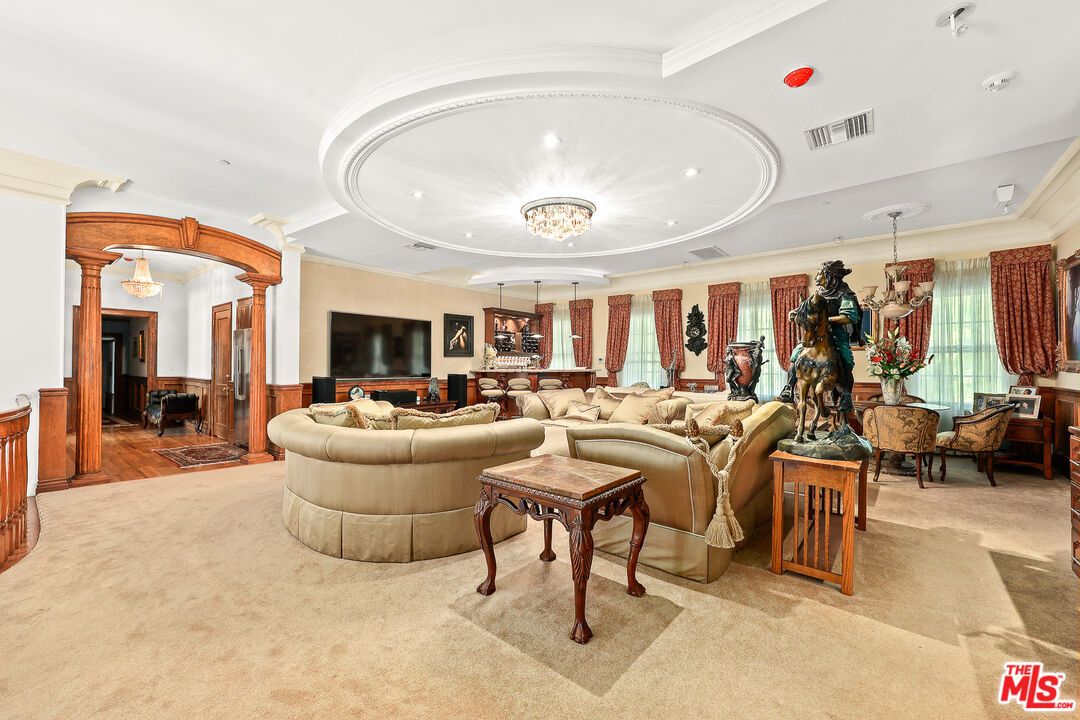 Chandelier, Dining room, Interior, Living room, Recessed Lighting, Wood Texture Flooring