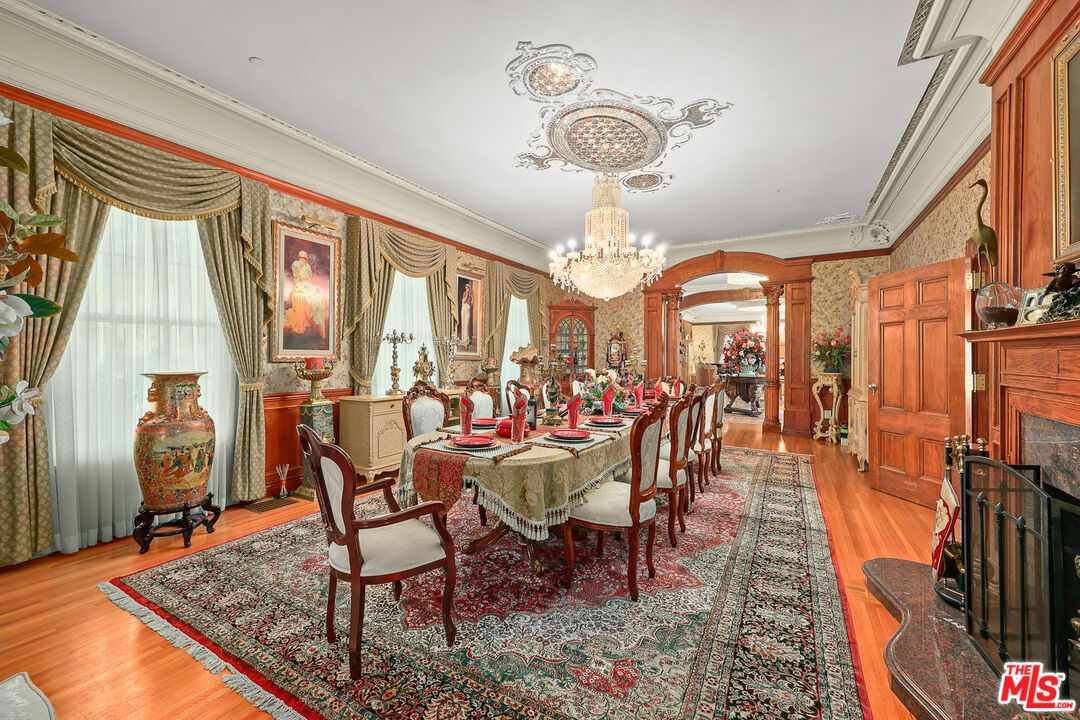 Chandelier, Dining room, Fireplace, Interior, Wood Texture Flooring