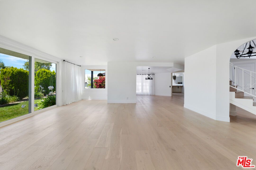 Empty room, Interior, Pendant Lights, Wood Texture Flooring