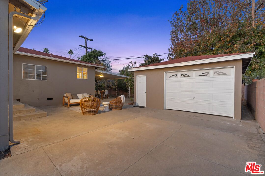 Detached Garage, Exterior