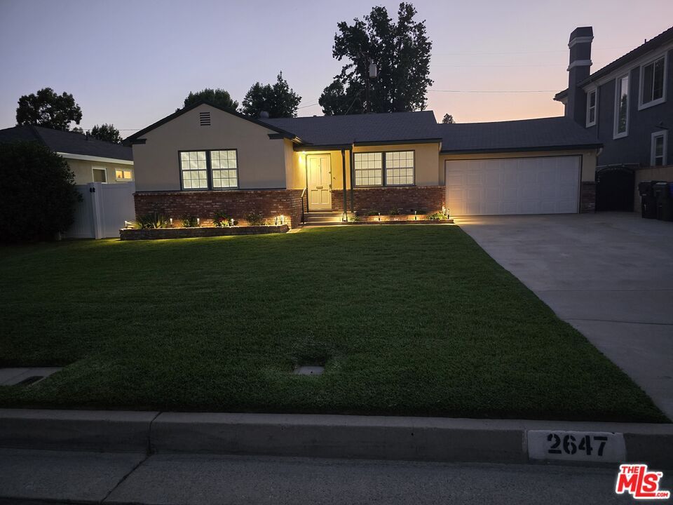 Attached, Backyard, Exterior, Facade, Brick Facade, Ranch