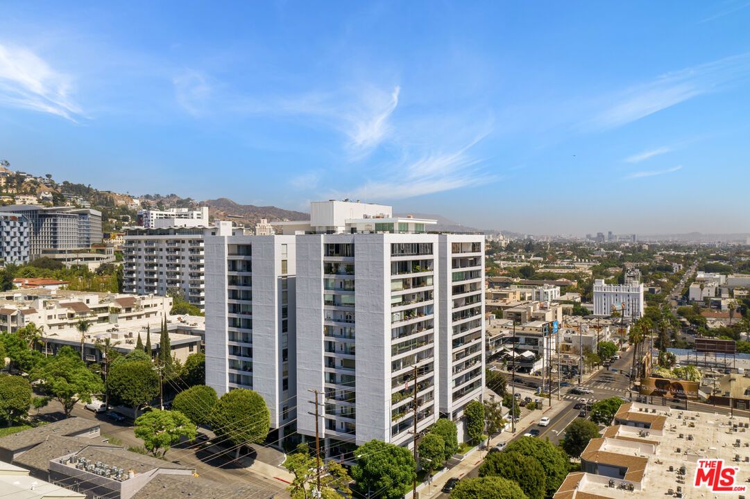 Exterior, Facade, Condo Building