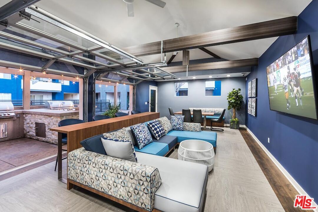 Dining room, Interior, Living room, Pendant Lights, Recessed Lighting, Wood Texture Flooring